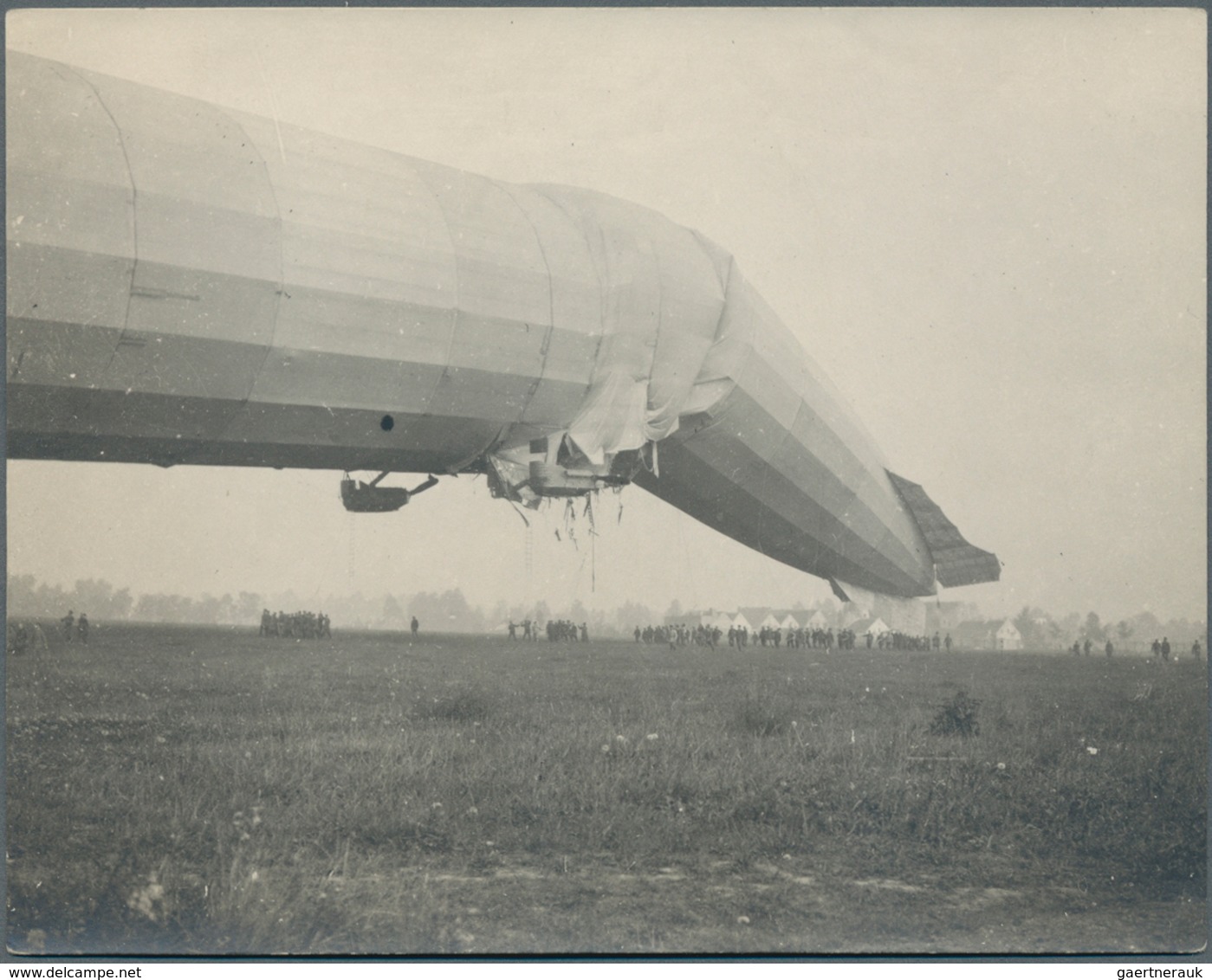 Thematik: Zeppelin / Zeppelin: 1913 (ca). Rare, Perhaps Unique, Collection Of 22 Original Photograph - Zeppeline