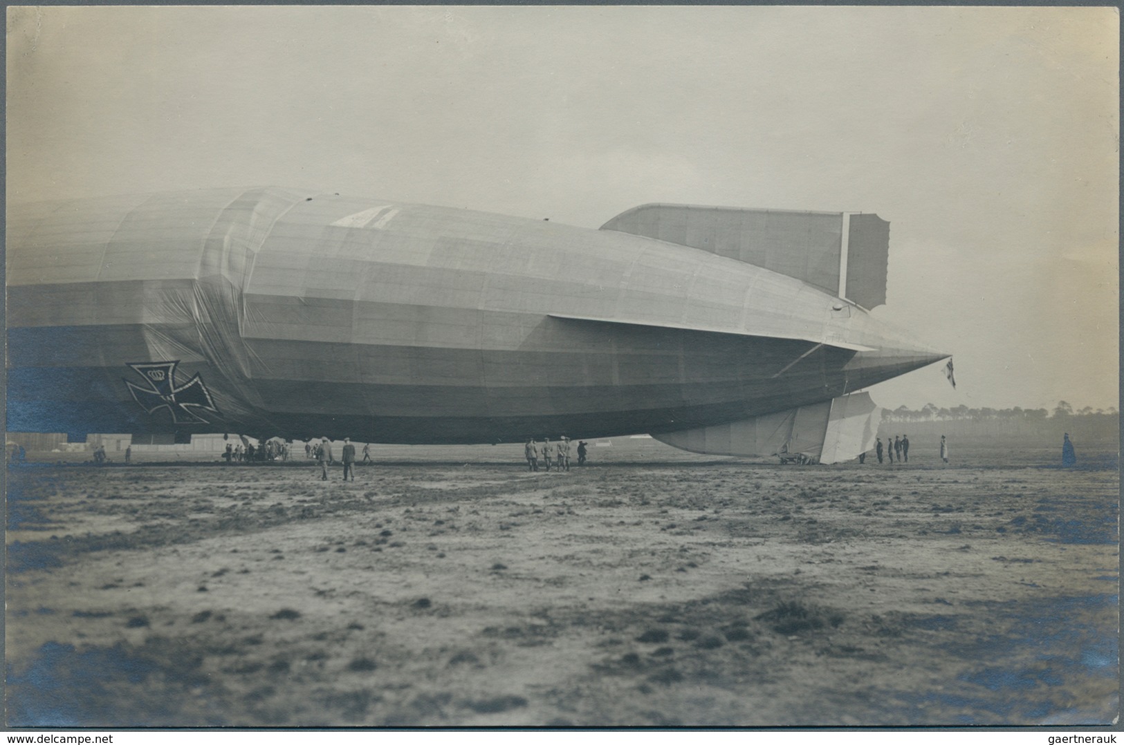 Thematik: Zeppelin / Zeppelin: 1913 (ca). Rare, Perhaps Unique, Collection Of 22 Original Photograph - Zeppeline