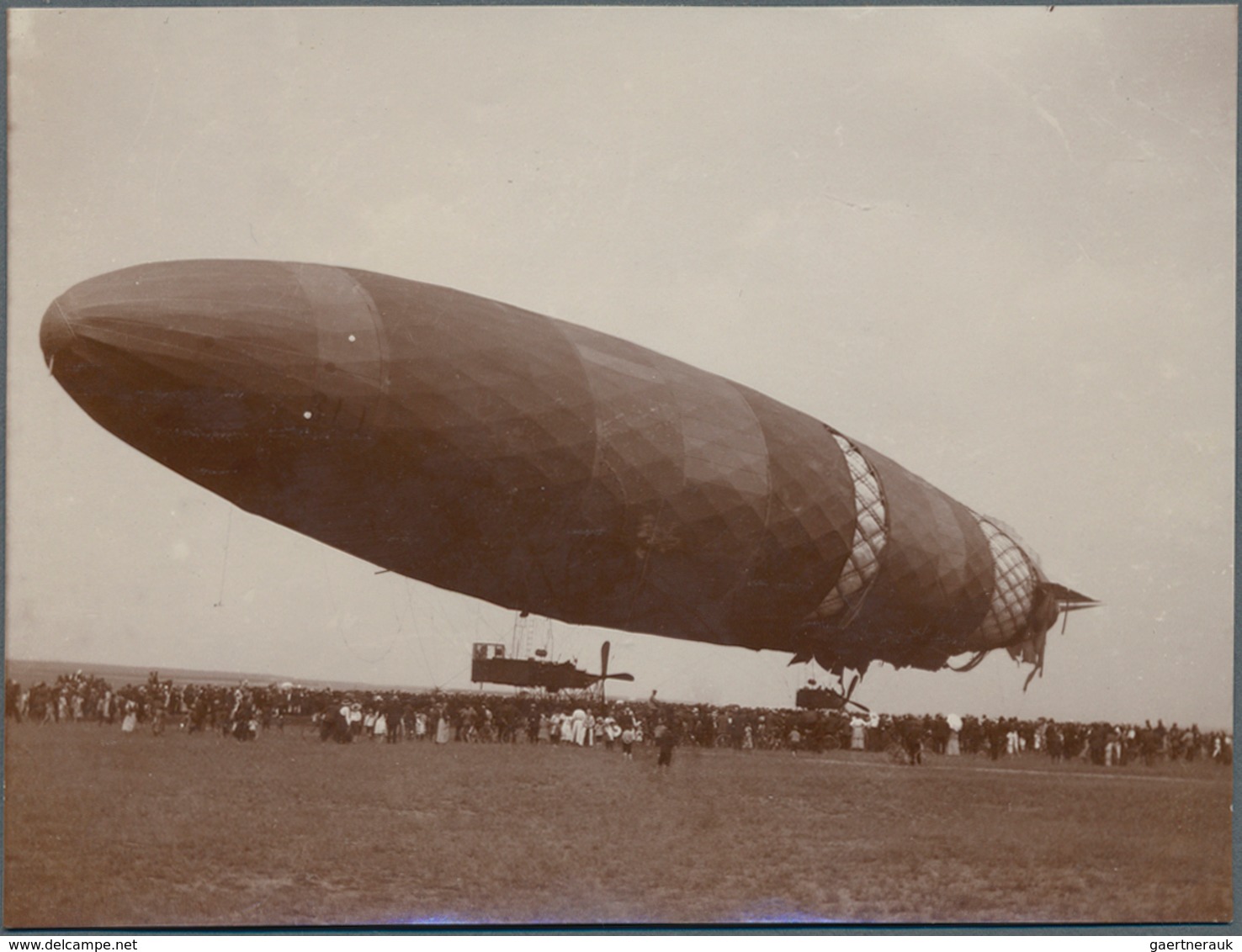 Thematik: Zeppelin / zeppelin: 1913 (ca). Rare, perhaps unique, collection of 22 original photograph