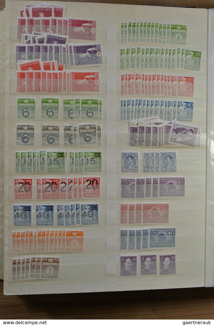 Dänemark: 1855-1979: Nice MNH and mint hinged stock Denmark 1855-1979 in fat stockbook. Lot contains