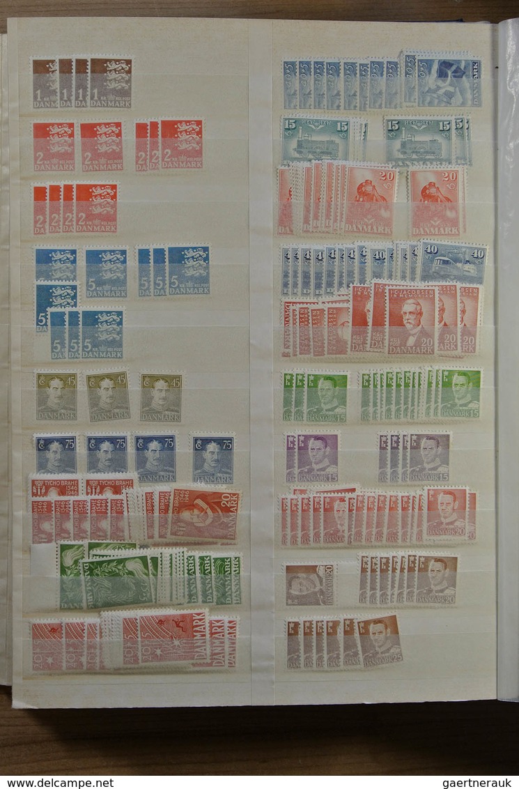 Dänemark: 1855-1979: Nice MNH and mint hinged stock Denmark 1855-1979 in fat stockbook. Lot contains