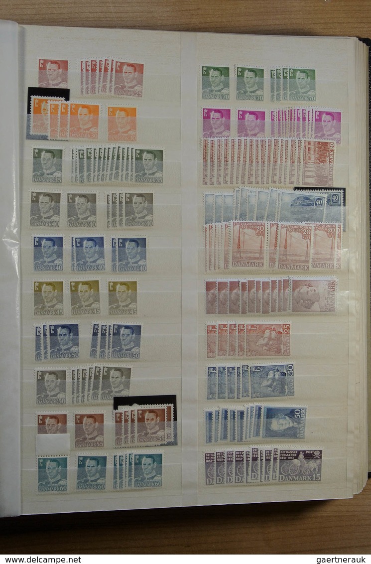 Dänemark: 1855-1979: Nice MNH and mint hinged stock Denmark 1855-1979 in fat stockbook. Lot contains