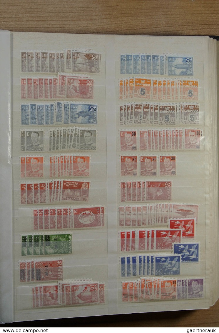 Dänemark: 1855-1979: Nice MNH and mint hinged stock Denmark 1855-1979 in fat stockbook. Lot contains