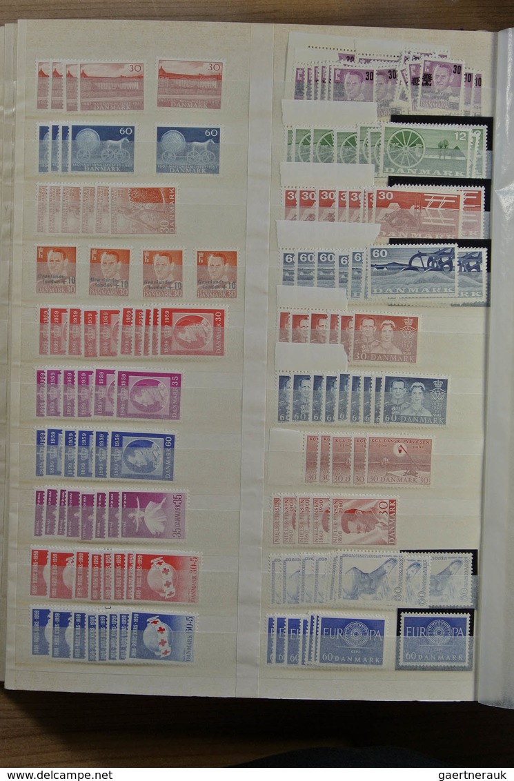 Dänemark: 1855-1979: Nice MNH and mint hinged stock Denmark 1855-1979 in fat stockbook. Lot contains