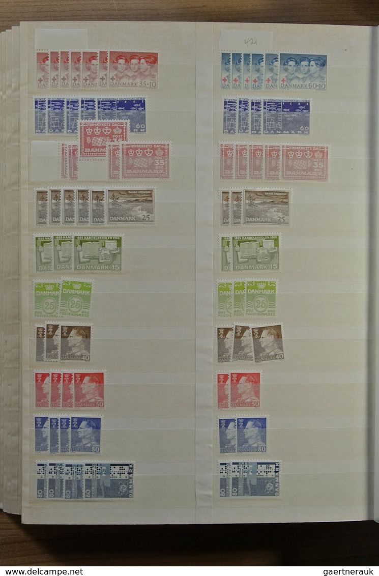 Dänemark: 1855-1979: Nice MNH and mint hinged stock Denmark 1855-1979 in fat stockbook. Lot contains