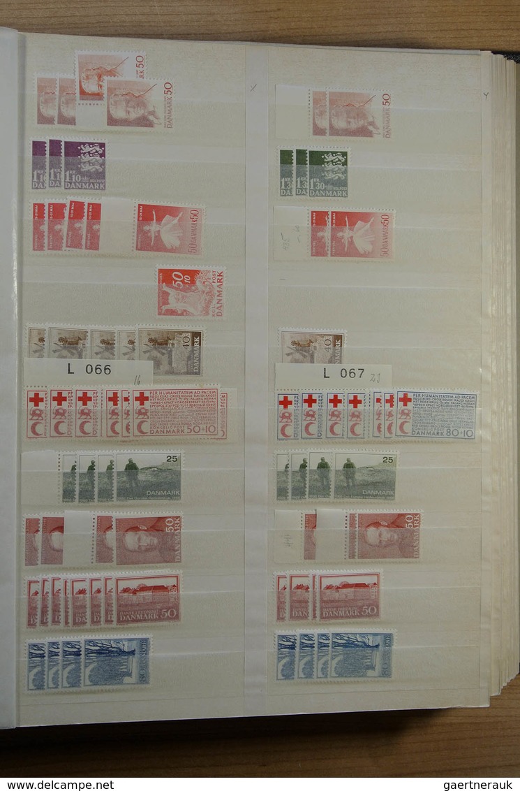 Dänemark: 1855-1979: Nice MNH and mint hinged stock Denmark 1855-1979 in fat stockbook. Lot contains