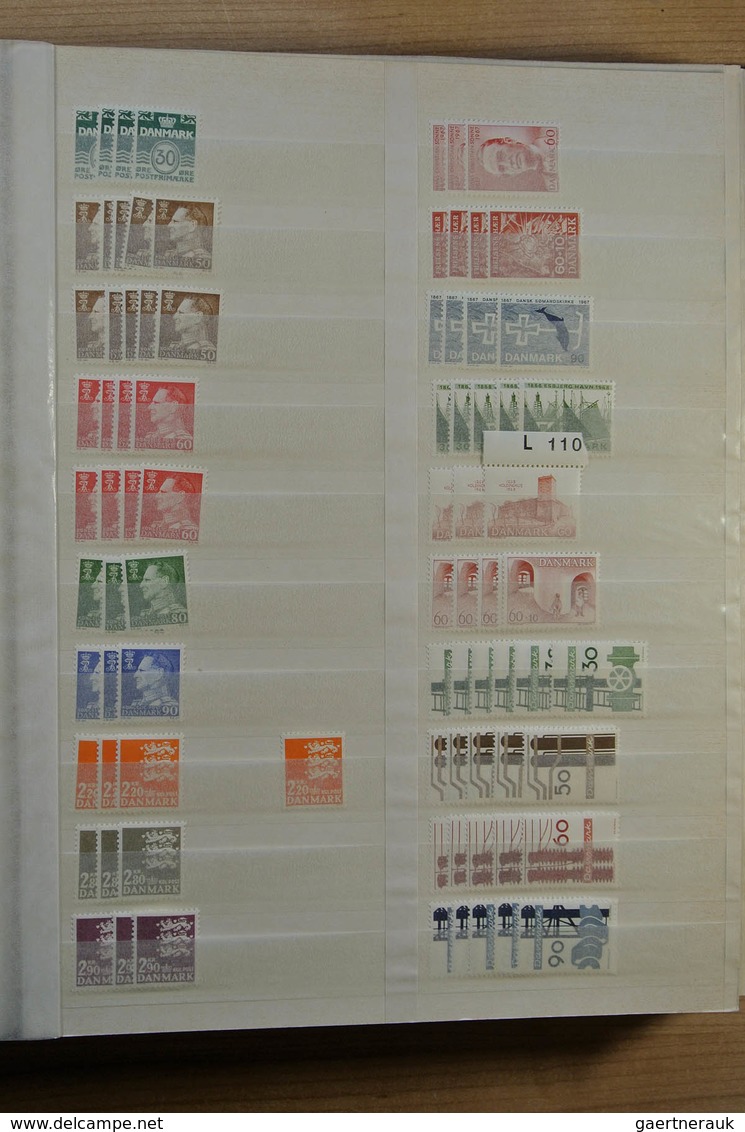 Dänemark: 1855-1979: Nice MNH and mint hinged stock Denmark 1855-1979 in fat stockbook. Lot contains