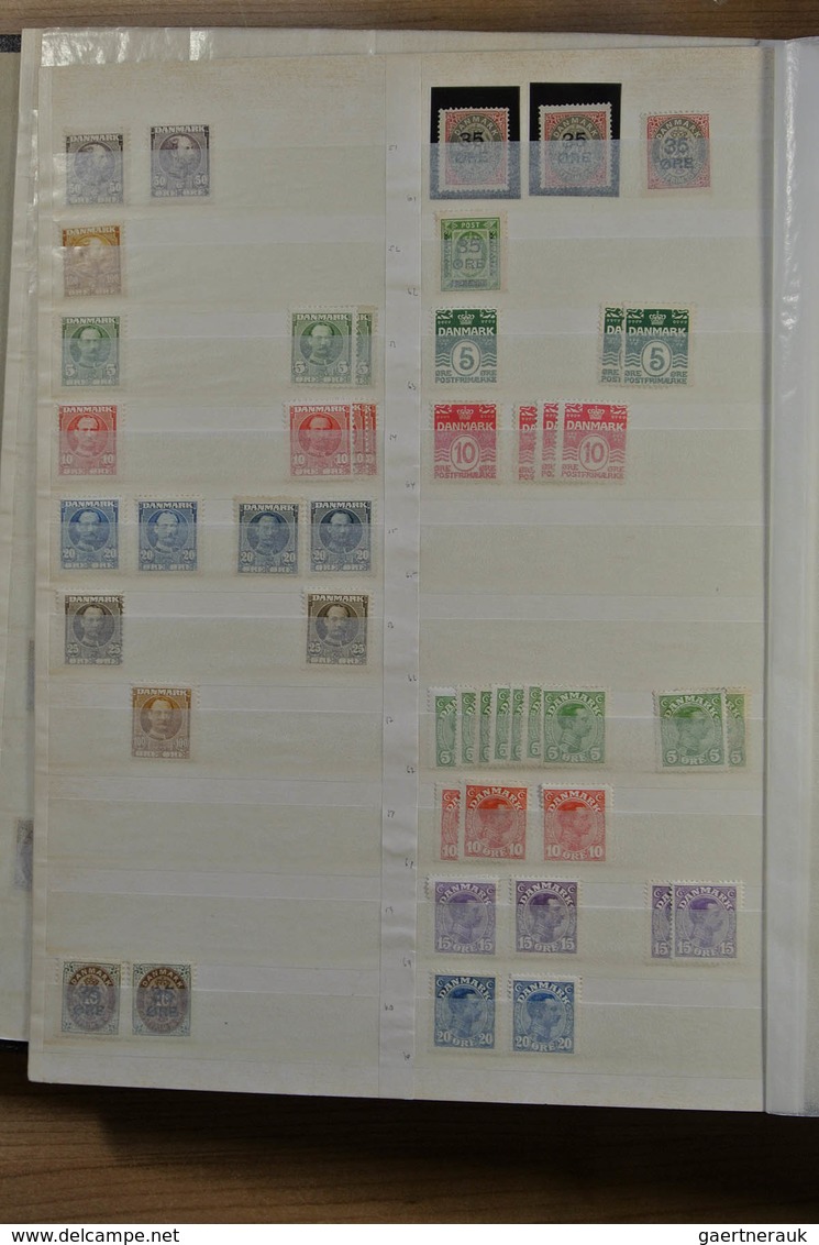 Dänemark: 1855-1979: Nice MNH and mint hinged stock Denmark 1855-1979 in fat stockbook. Lot contains