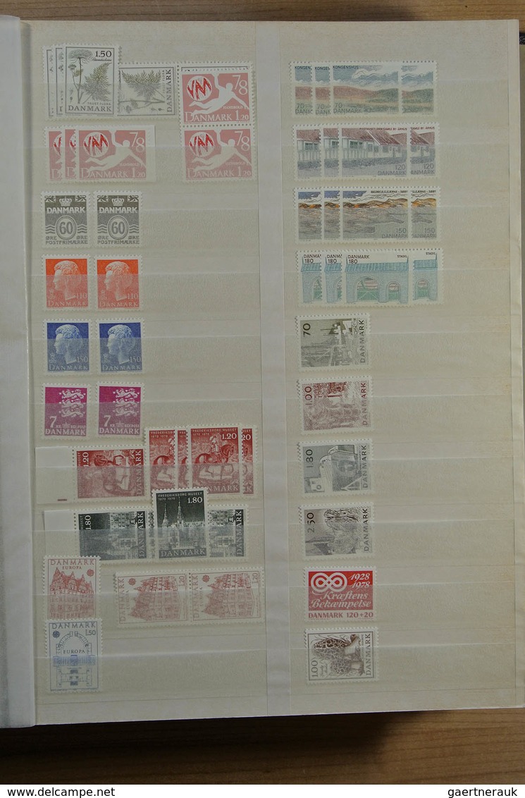 Dänemark: 1855-1979: Nice MNH and mint hinged stock Denmark 1855-1979 in fat stockbook. Lot contains