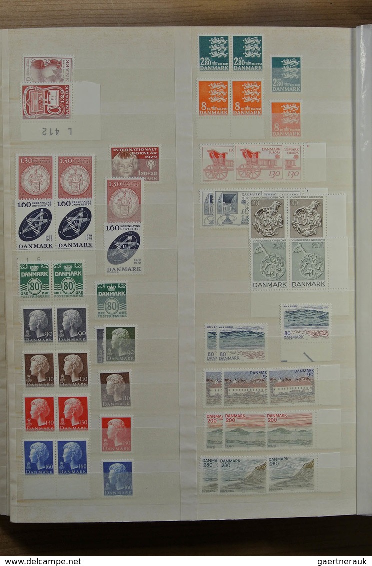 Dänemark: 1855-1979: Nice MNH and mint hinged stock Denmark 1855-1979 in fat stockbook. Lot contains