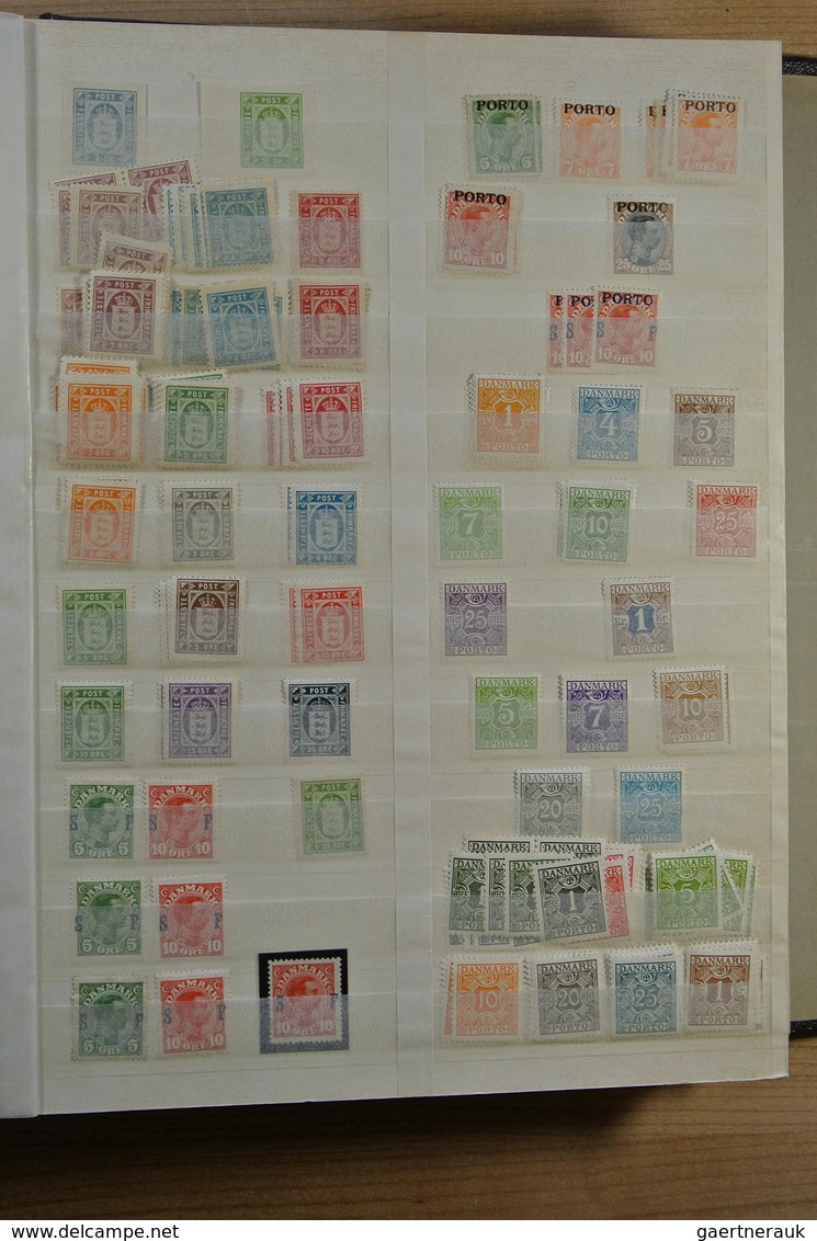 Dänemark: 1855-1979: Nice MNH and mint hinged stock Denmark 1855-1979 in fat stockbook. Lot contains