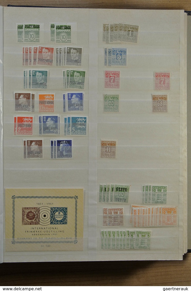 Dänemark: 1855-1979: Nice MNH and mint hinged stock Denmark 1855-1979 in fat stockbook. Lot contains