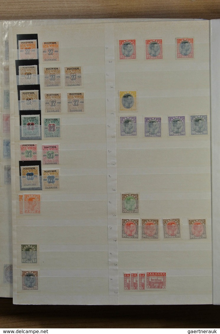 Dänemark: 1855-1979: Nice MNH and mint hinged stock Denmark 1855-1979 in fat stockbook. Lot contains