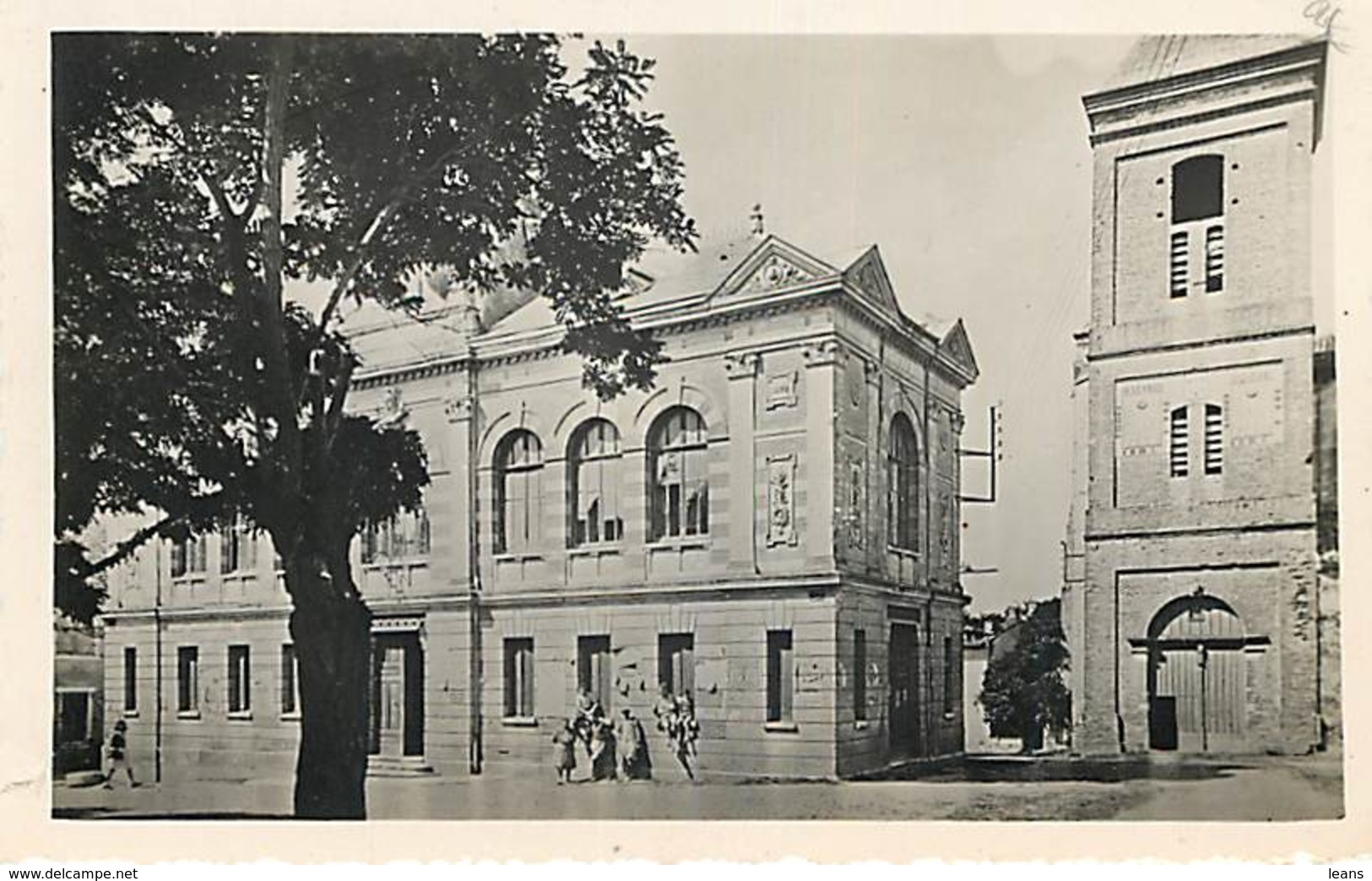 VERDUN SUR GARONNE - Hôtel De Ville Et Entrée De L'église - Verdun Sur Garonne