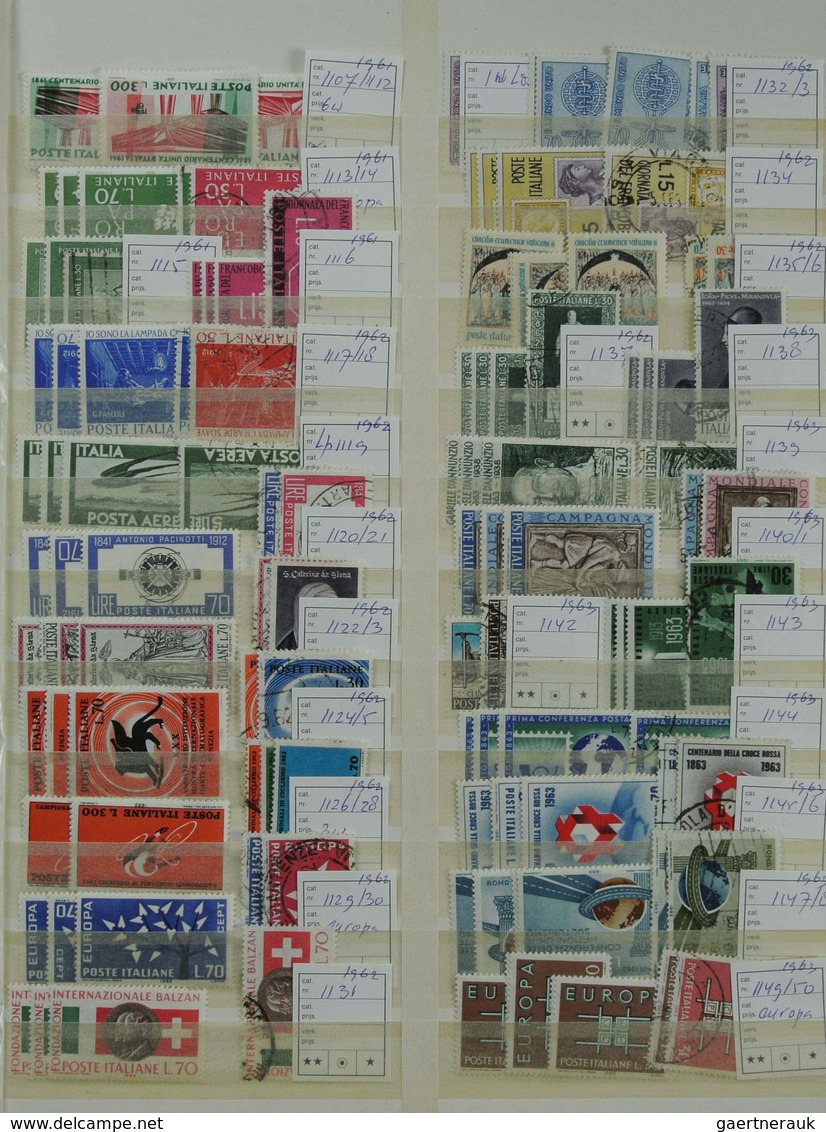 Italien: 1860-1998: Very extensive, MNH, mint hinged and used stock Italy 1860-1998 in 2 stockbooks.