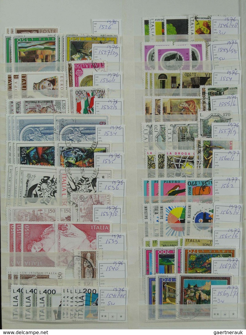 Italien: 1860-1998: Very extensive, MNH, mint hinged and used stock Italy 1860-1998 in 2 stockbooks.