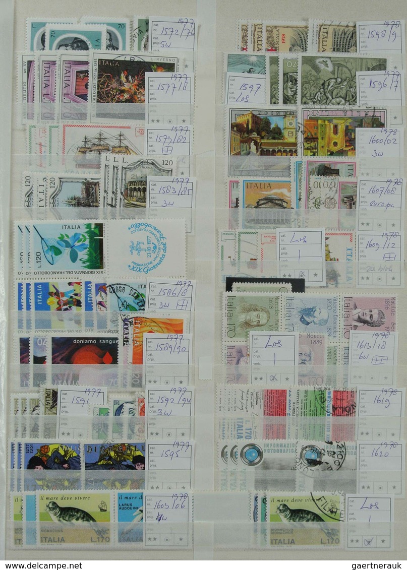 Italien: 1860-1998: Very extensive, MNH, mint hinged and used stock Italy 1860-1998 in 2 stockbooks.