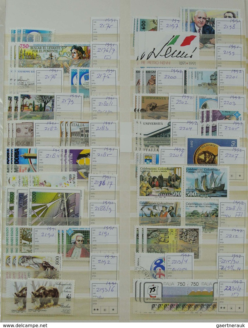 Italien: 1860-1998: Very extensive, MNH, mint hinged and used stock Italy 1860-1998 in 2 stockbooks.