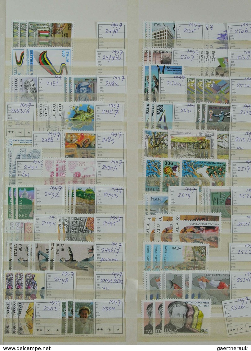 Italien: 1860-1998: Very extensive, MNH, mint hinged and used stock Italy 1860-1998 in 2 stockbooks.