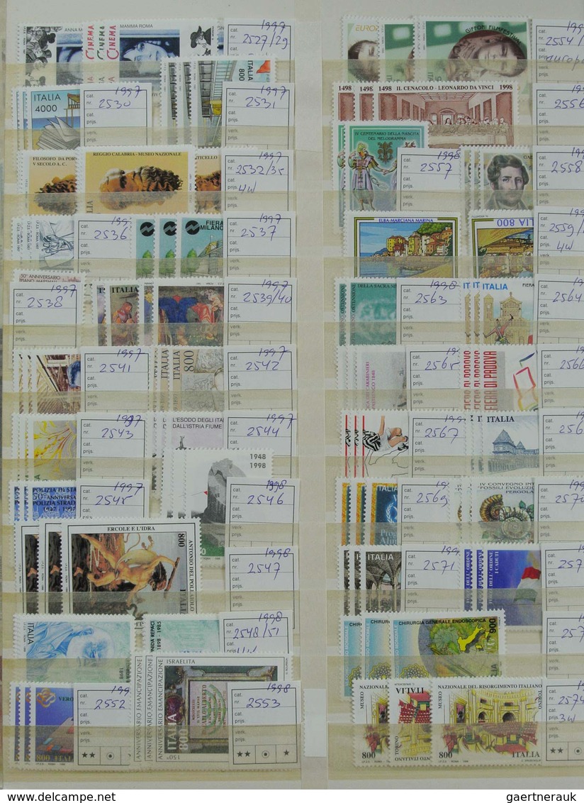 Italien: 1860-1998: Very extensive, MNH, mint hinged and used stock Italy 1860-1998 in 2 stockbooks.