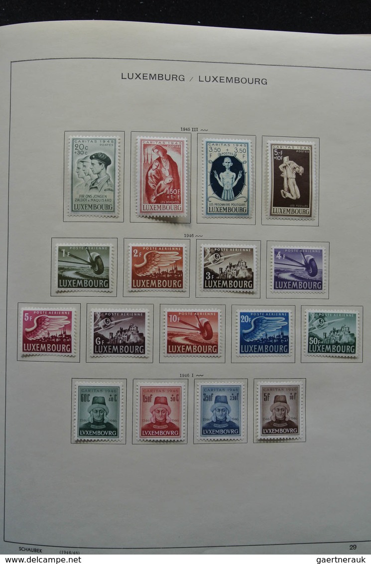 Luxemburg: 1875-1974: Well filled, mint hinged collection Luxembourg 1875-1974 in Schaubek album. Co