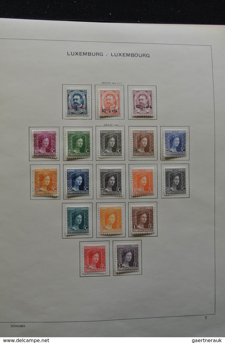 Luxemburg: 1875-1974: Well filled, mint hinged collection Luxembourg 1875-1974 in Schaubek album. Co