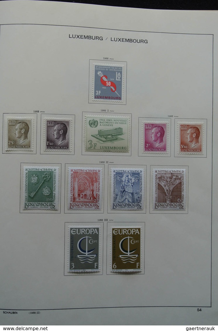 Luxemburg: 1875-1974: Well filled, mint hinged collection Luxembourg 1875-1974 in Schaubek album. Co