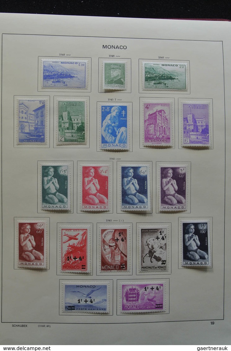 Monaco: 1885-1974: With the exception of only a few stamps complete, mint hinged collection Monaco 1