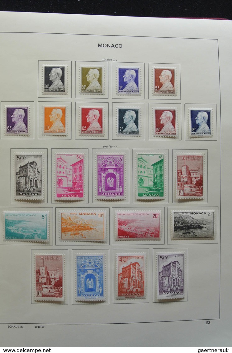 Monaco: 1885-1974: With the exception of only a few stamps complete, mint hinged collection Monaco 1