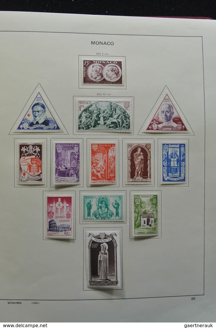 Monaco: 1885-1974: With the exception of only a few stamps complete, mint hinged collection Monaco 1