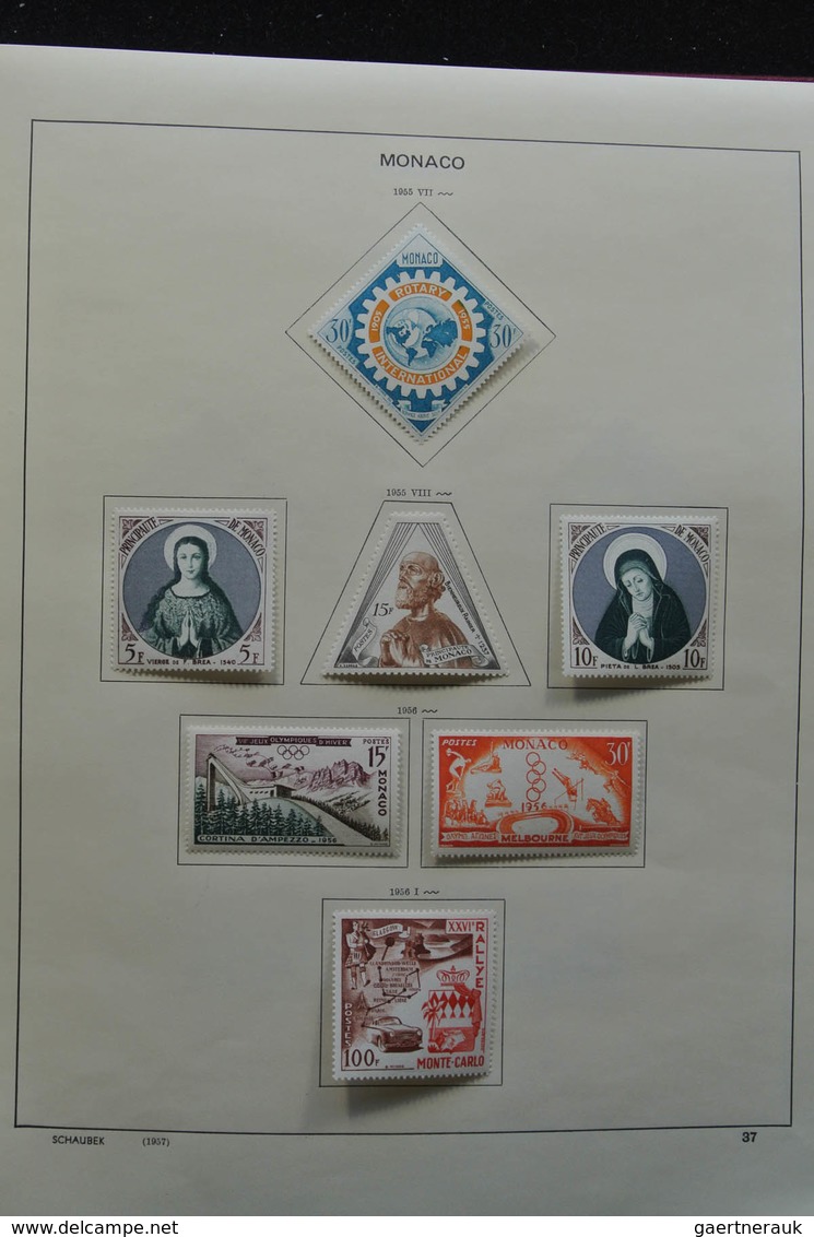 Monaco: 1885-1974: With the exception of only a few stamps complete, mint hinged collection Monaco 1