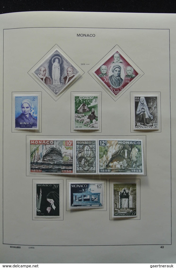 Monaco: 1885-1974: With the exception of only a few stamps complete, mint hinged collection Monaco 1