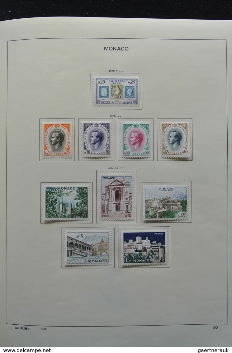 Monaco: 1885-1974: With the exception of only a few stamps complete, mint hinged collection Monaco 1