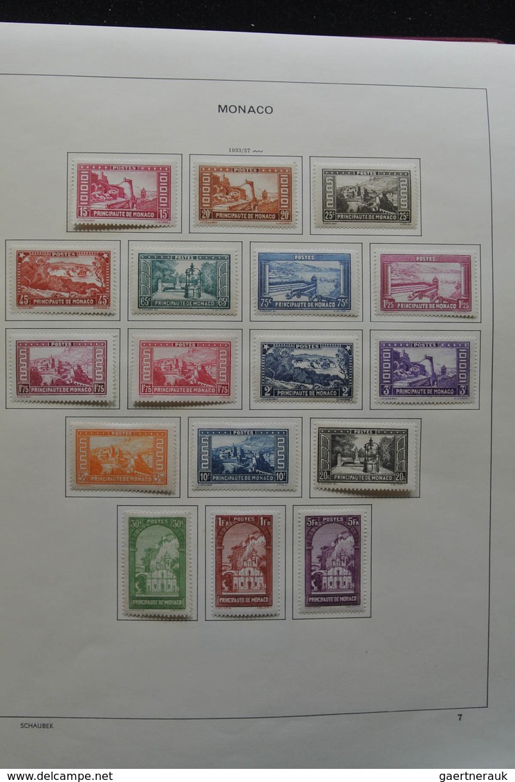 Monaco: 1885-1974: With the exception of only a few stamps complete, mint hinged collection Monaco 1