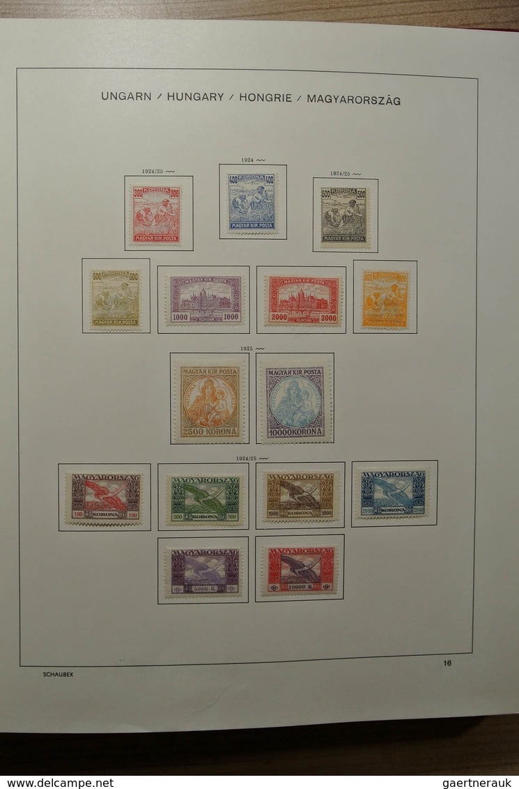 Ungarn: 1871-2000. Mostly mint hinged collection Hungary 1871-2000 in 4 Schaubek albums. From 1913 o