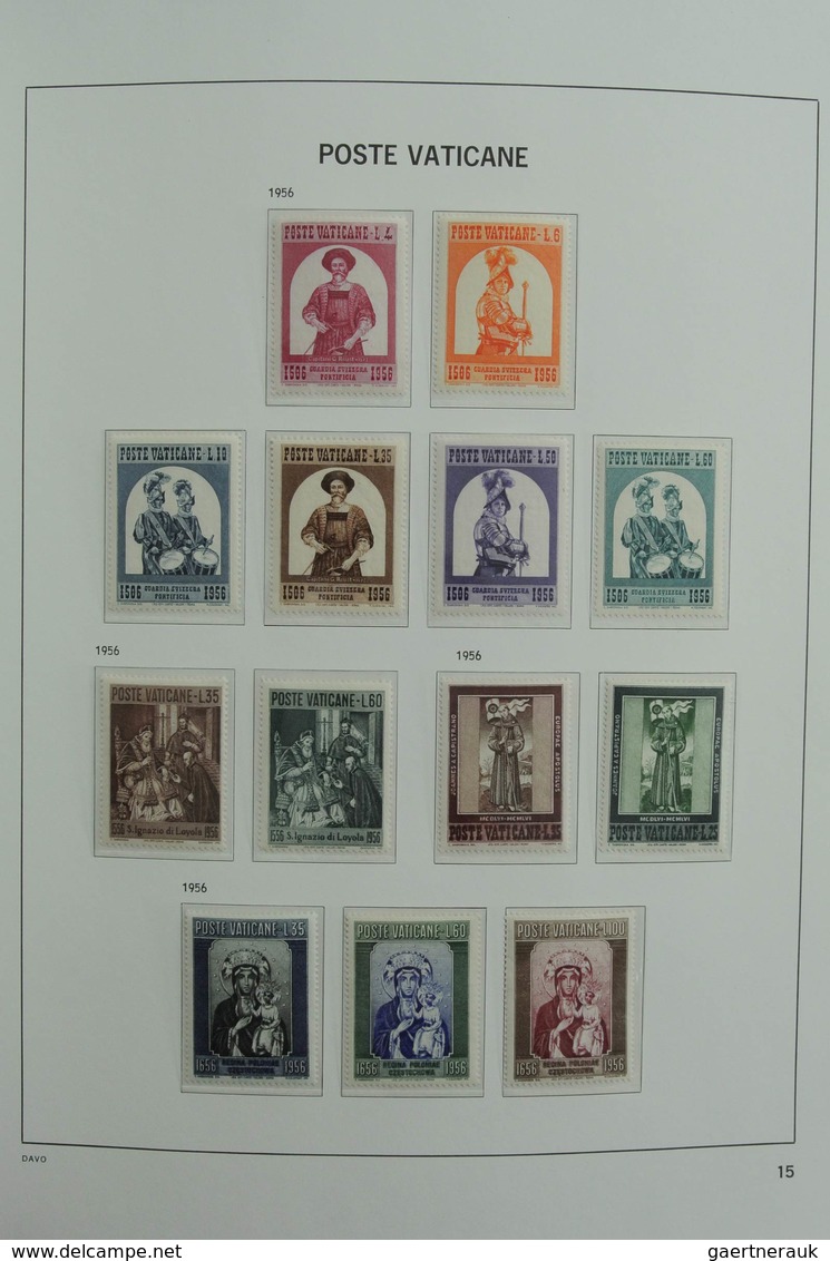 Vatikan: 1929-2001: Almost complete, MNH and mint hinged collection Vatican 1929-2001 in 2 Davo luxe