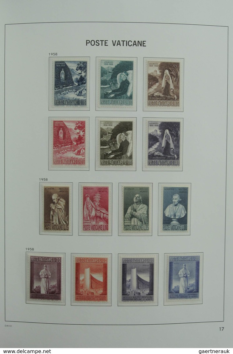 Vatikan: 1929-2001: Almost complete, MNH and mint hinged collection Vatican 1929-2001 in 2 Davo luxe