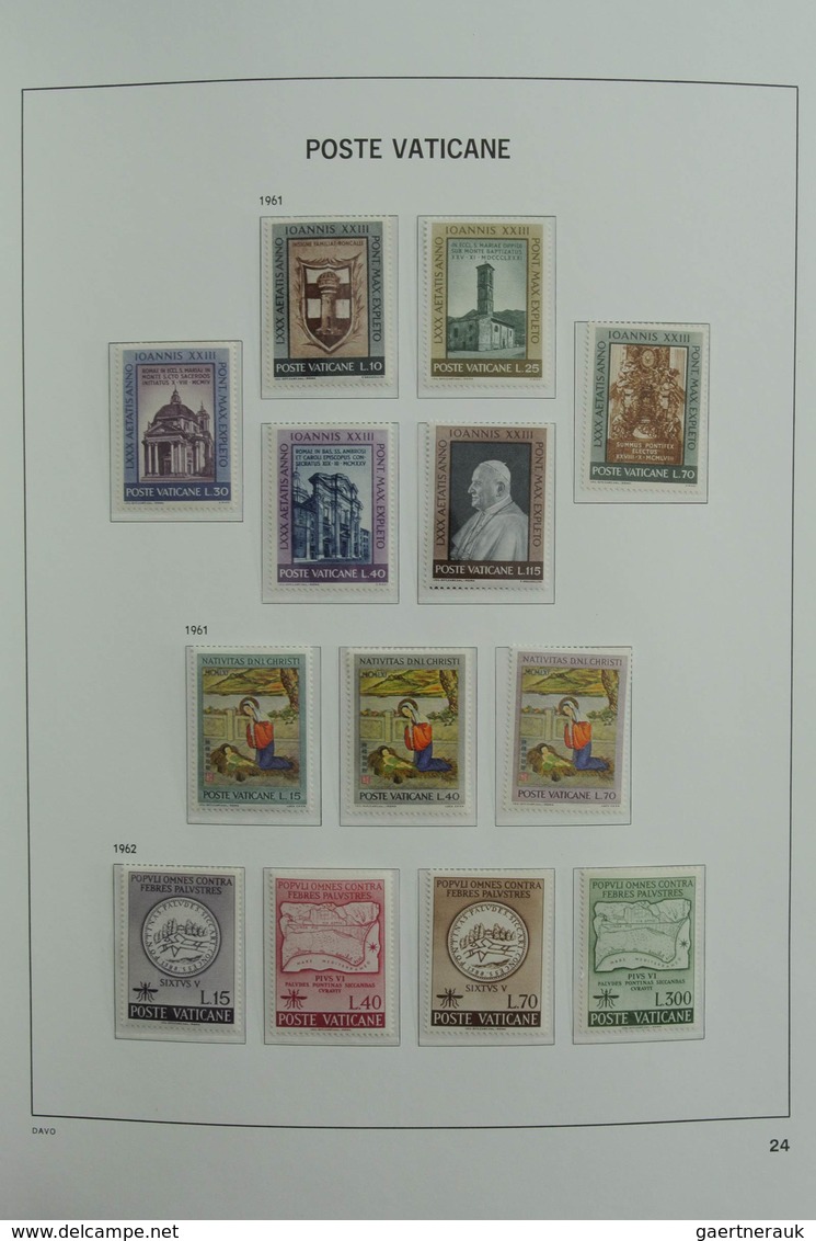 Vatikan: 1929-2001: Almost complete, MNH and mint hinged collection Vatican 1929-2001 in 2 Davo luxe