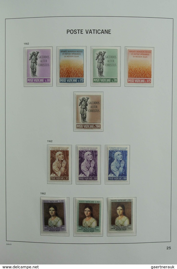 Vatikan: 1929-2001: Almost complete, MNH and mint hinged collection Vatican 1929-2001 in 2 Davo luxe