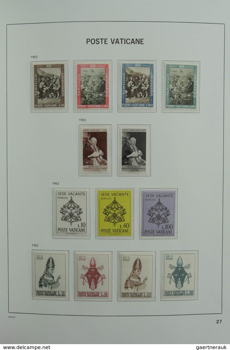 Vatikan: 1929-2001: Almost complete, MNH and mint hinged collection Vatican 1929-2001 in 2 Davo luxe