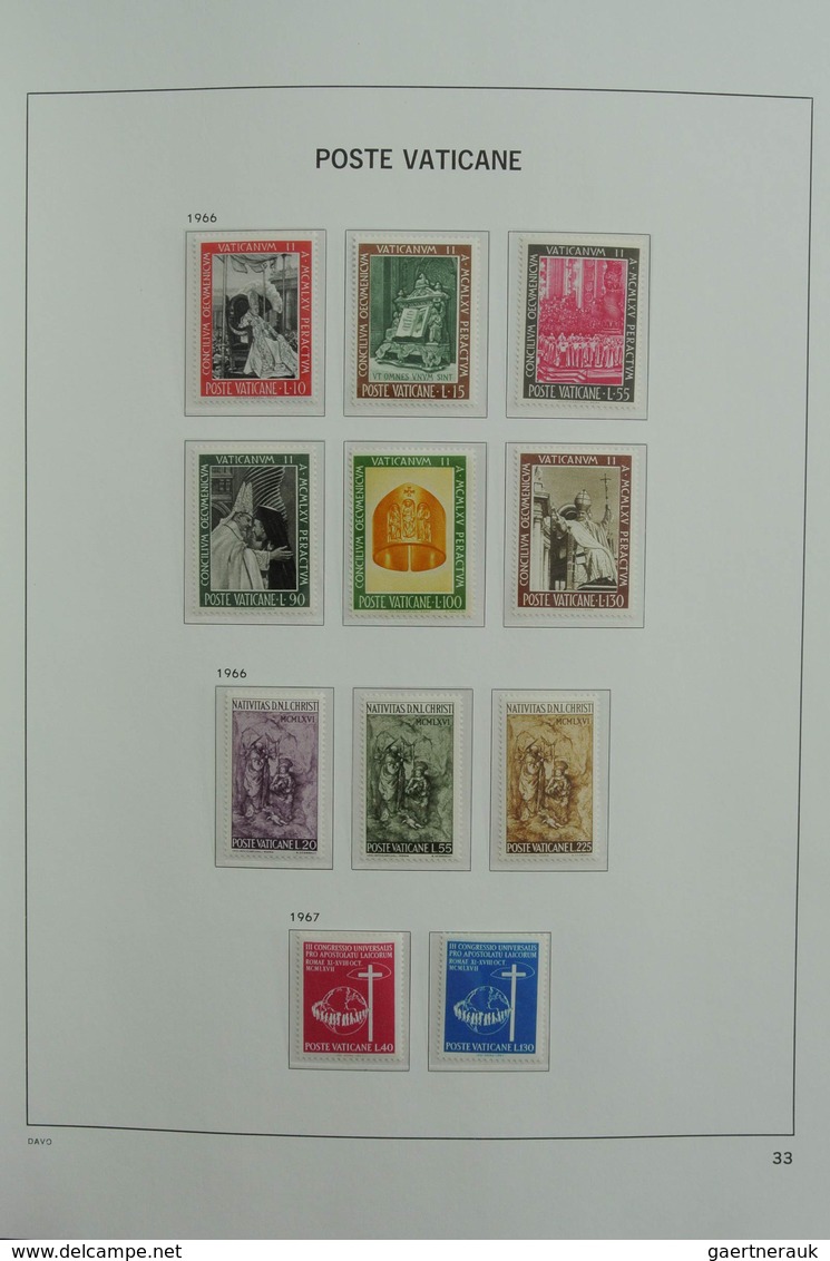 Vatikan: 1929-2001: Almost complete, MNH and mint hinged collection Vatican 1929-2001 in 2 Davo luxe