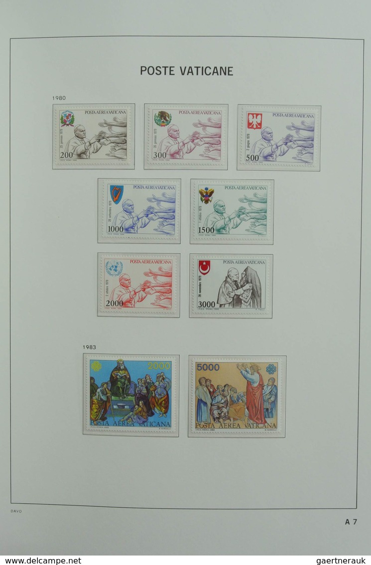 Vatikan: 1929-2001: Almost complete, MNH and mint hinged collection Vatican 1929-2001 in 2 Davo luxe