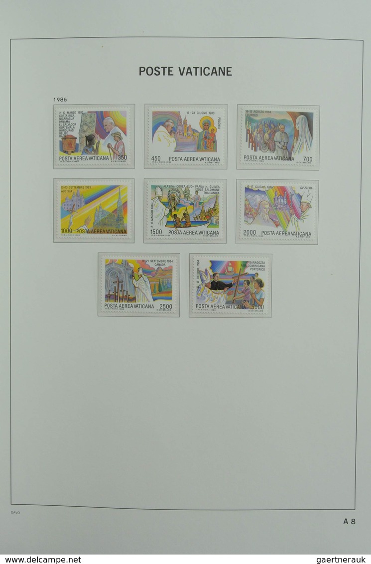 Vatikan: 1929-2001: Almost complete, MNH and mint hinged collection Vatican 1929-2001 in 2 Davo luxe