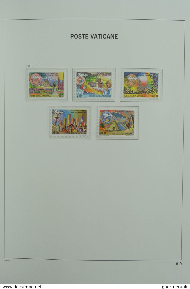 Vatikan: 1929-2001: Almost complete, MNH and mint hinged collection Vatican 1929-2001 in 2 Davo luxe