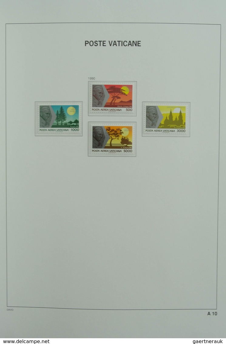 Vatikan: 1929-2001: Almost complete, MNH and mint hinged collection Vatican 1929-2001 in 2 Davo luxe