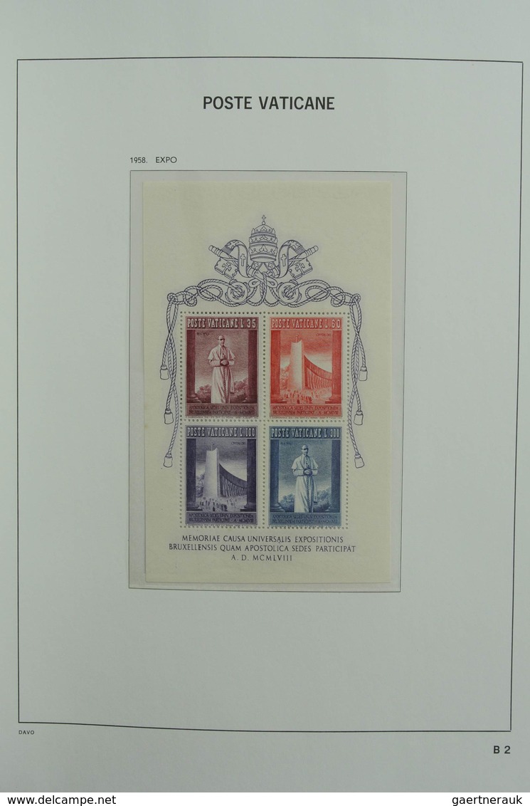 Vatikan: 1929-2001: Almost complete, MNH and mint hinged collection Vatican 1929-2001 in 2 Davo luxe