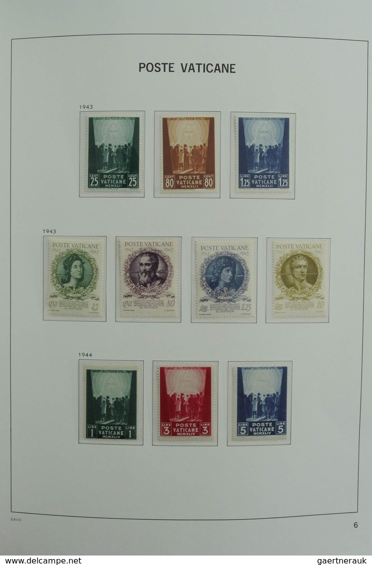 Vatikan: 1929-2001: Almost complete, MNH and mint hinged collection Vatican 1929-2001 in 2 Davo luxe