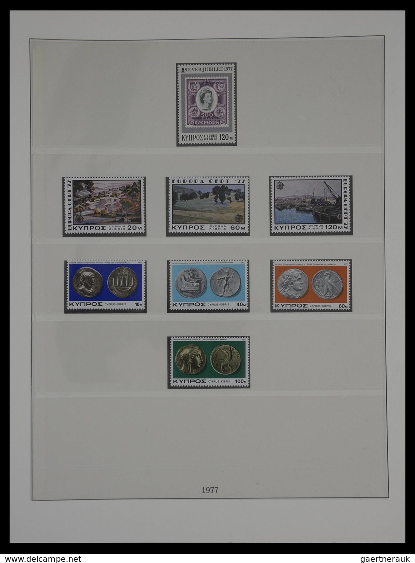 Zypern: 1955-2001: Almost complete, mostly MNH collection Cyprus 1955-2001 in 2 luxe Lindner albums,