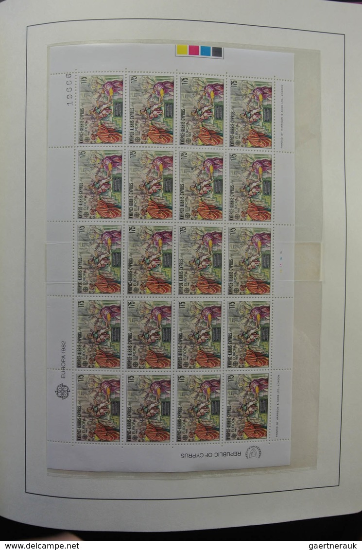 Zypern: 1974-2011: MNH, complete (without the 1995 souvenir sheet overprint) collection Cyprus 1977-