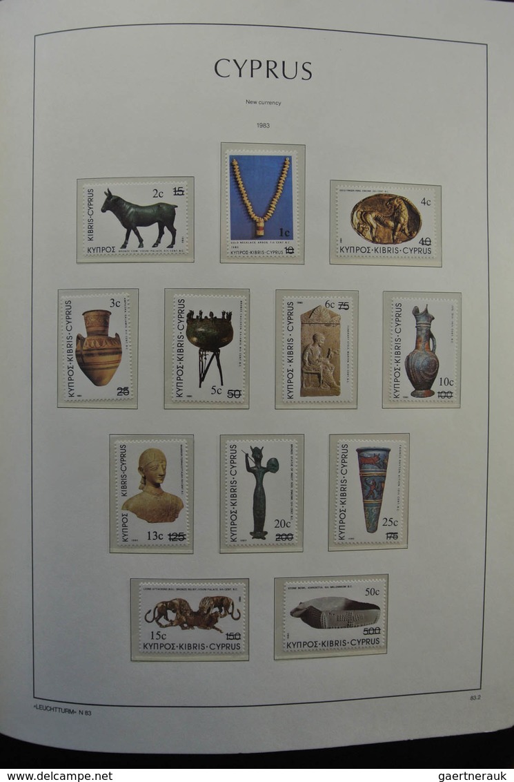 Zypern: 1974-2011: MNH, complete (without the 1995 souvenir sheet overprint) collection Cyprus 1977-